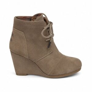 TOMS Desert Wedge 8 Taupe Suede Lace Up Boho Desert Core Ankle Booties